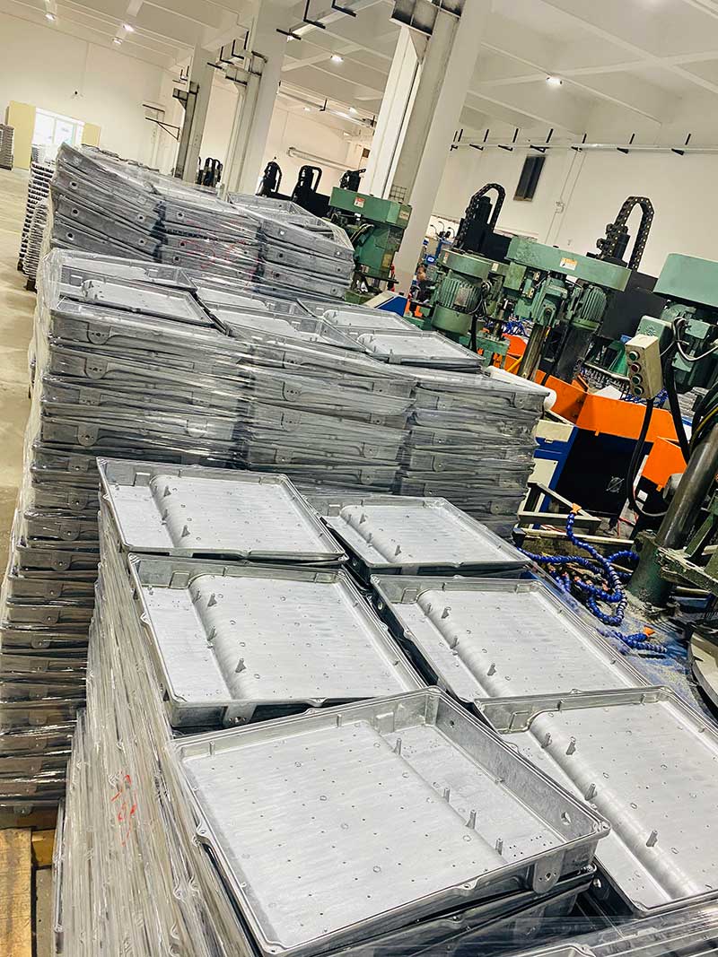 die-cast-floodlight-housing